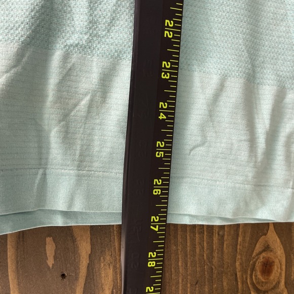 Lululemon Lightweight Short Sleeve V-Neck T-Shirt Mens Size M Turquoise Stripe - Picture 8 of 8